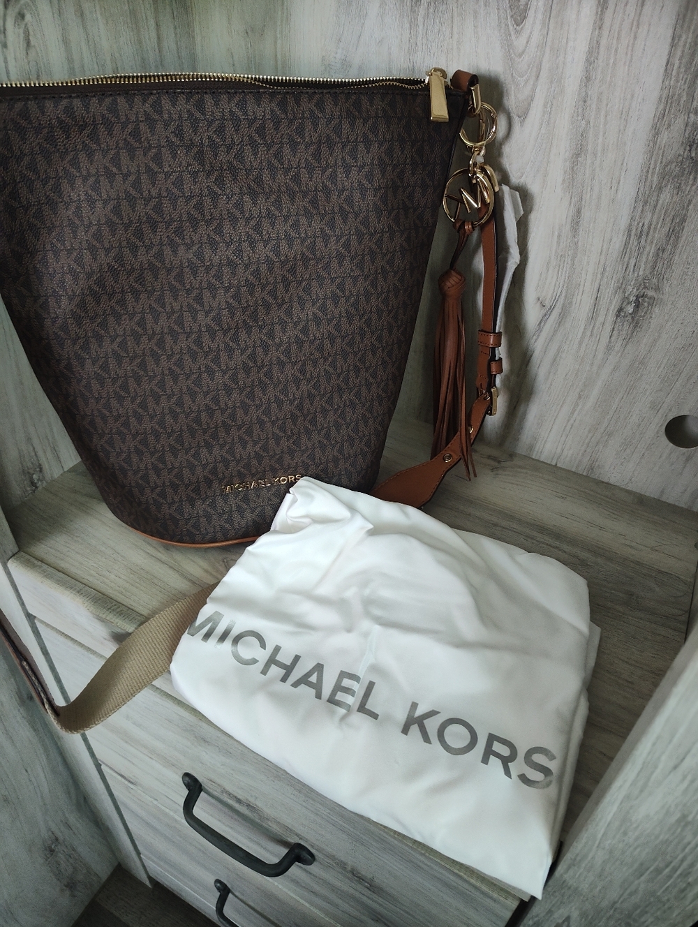 Michael Kors Brown Signature Monogram Bucket Bag New With Tags - Picture 7 of 7